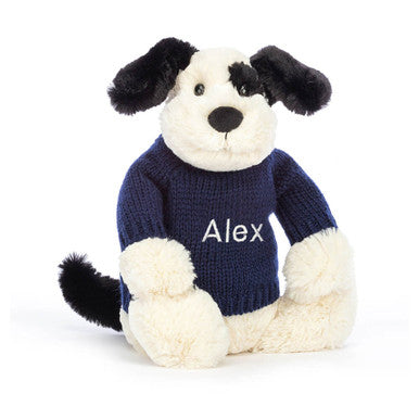Chiot timide noir et crème avec pull bleu marine personnalisé