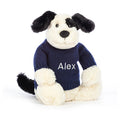 Chiot timide noir et crème avec pull bleu marine personnalisé