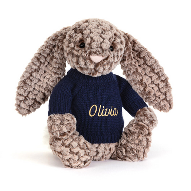 Bashful Luxe Bunny Pine avec pull bleu marine personnalisé